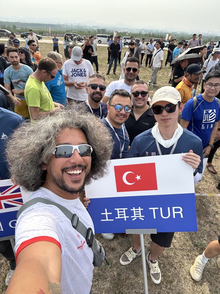 Ferdi Toy, Çin 2025 – Türk bayrağı