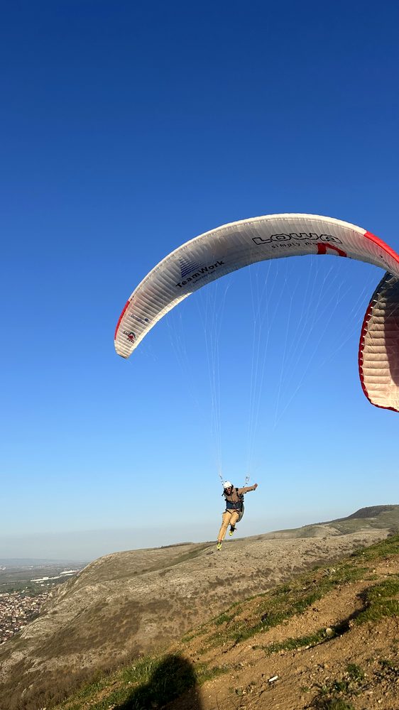 Yamaçtan havalanan pilot